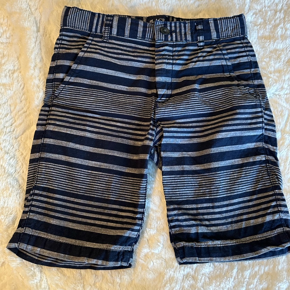 Like new, The Children’s Place boys chinos. Blue & gray shorts. Size 8